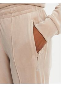 Juicy Couture Spodnie dresowe Tina JCAPW045 Beżowy Regular Fit. Kolor: beżowy. Materiał: syntetyk