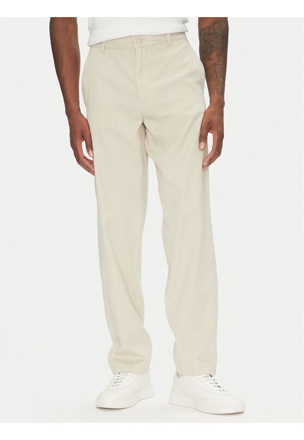 Lindbergh Spodnie materiałowe 30-008031 Beżowy Relaxed Fit. Kolor: beżowy. Materiał: bawełna