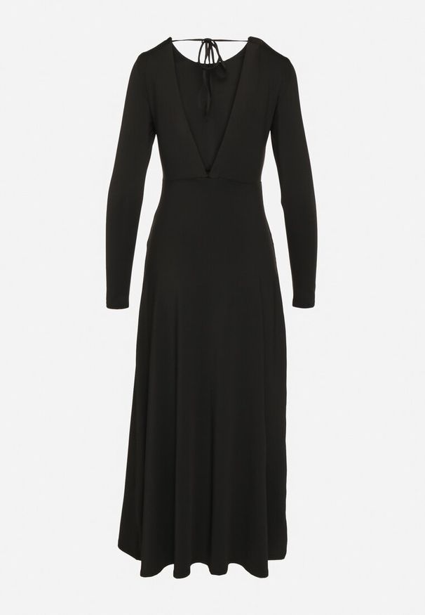 Born2be - Czarna Rozkloszowana Sukienka z Wiskozą z Odkrytymi Plecami i Wiązaniem Irellisa. Okazja: na co dzień. Kolor: czarny. Materiał: wiskoza. Styl: elegancki, casual