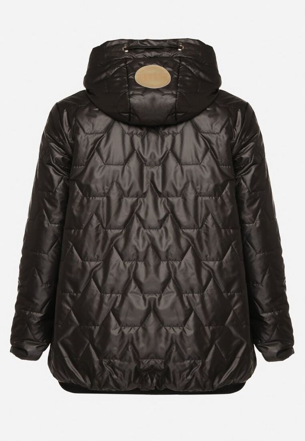 Born2be - Czarna Kurtka Pikowana o Pudełkowym Kroju z Kapturem Nusolea. Okazja: na co dzień. Typ kołnierza: kaptur. Kolekcja: plus size. Kolor: czarny. Materiał: jeans. Styl: elegancki, casual