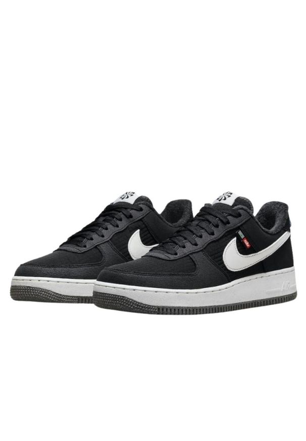 Buty do chodzenia męskie Nike Air Force 1 Low ’07 Lv8. Kolor: czarny. Materiał: skóra. Szerokość cholewki: normalna. Model: Nike Air Force. Sport: turystyka piesza