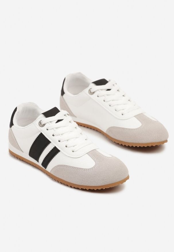 Born2be - Białe Sneakersy Ozdobione Paskami Amoissea. Okazja: na co dzień. Zapięcie: pasek. Kolor: biały. Materiał: jeans. Wzór: aplikacja