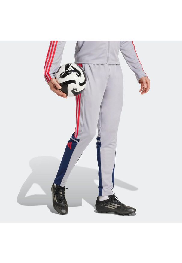 Adidas - Spodnie piłkarskie ADIDAS Squadra 25 treningowe. Kolor: niebieski, szary, wielokolorowy. Sport: piłka nożna