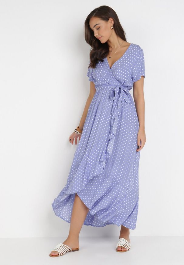 Born2be - Liliowa Sukienka Echosia. Kolor: fioletowy. Materiał: materiał. Długość rękawa: krótki rękaw. Wzór: kropki. Typ sukienki: kopertowe. Długość: maxi