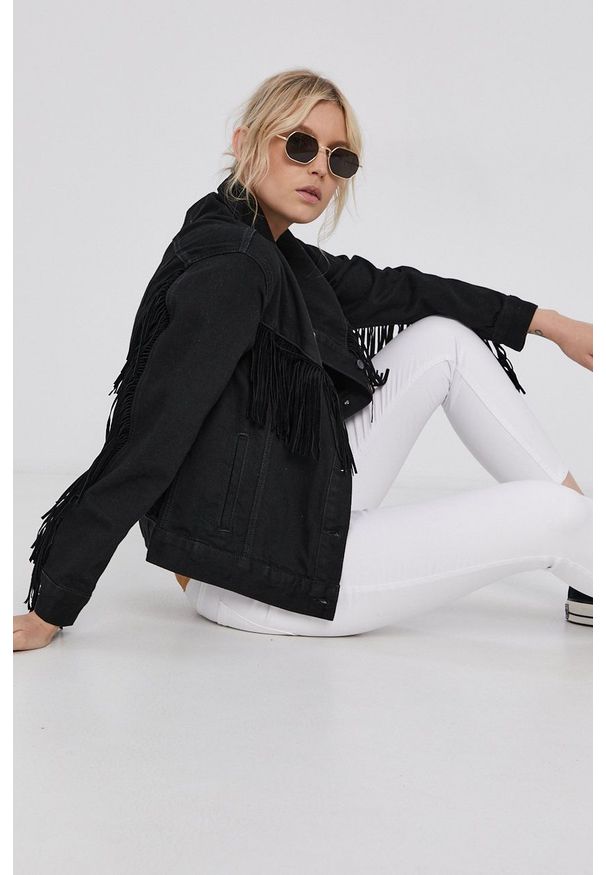 JDY - Jacqueline de Yong Spodnie damskie kolor biały dopasowane medium waist. Kolor: biały. Materiał: bawełna