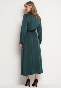 Born2be - Zielona Sukienka Szmizjerka z Satyny Ozdobiona Paskiem i Imitacjami Kieszeni Vamilea. Okazja: na co dzień. Kolor: zielony. Materiał: satyna. Wzór: aplikacja. Typ sukienki: szmizjerki. Styl: casual, elegancki, klasyczny #5
