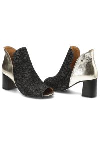 Czarne Botki Maciejka Eleganckie Skórzane Buty. Okazja: na co dzień. Nosek buta: otwarty. Kolor: czarny. Szerokość cholewki: normalna. Wzór: geometria. Materiał: skóra. Obcas: na obcasie. Styl: elegancki. Wysokość obcasa: średni #6