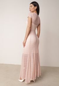 Born2be - Różowa Siateczkowa Sukienka Koktajlowa z Wiskozą na Krótki Rękaw Talogana. Okazja: na wesele, na ślub cywilny, na imprezę. Kolor: różowy. Materiał: wiskoza. Długość rękawa: krótki rękaw. Styl: wizytowy #3