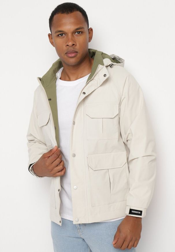 Born2be - Jasnobeżowa Kurtka Wiatrówka Pikowana z Ociepleniem i Odpinanym Kapturem Bralinae. Okazja: na co dzień. Kolor: beżowy. Styl: casual