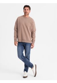 Ombre Clothing - Klasyczna dresowa bluza unisex z okrągłym dekoltem – brązowa V16 OU-SNBC-0104 - XL/XXL. Kolor: brązowy. Materiał: dresówka. Wzór: aplikacja. Styl: klasyczny #3