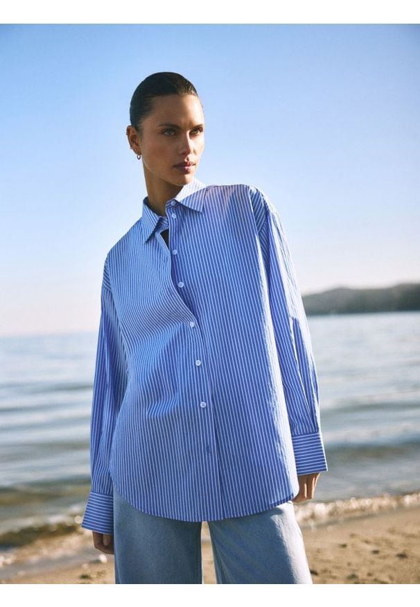 Reserved - Bawełniana koszula w paski - jasnoniebieski. Kolor: niebieski. Materiał: bawełna. Wzór: paski