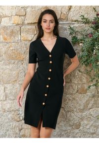 Sinsay - Sukienka mini z marszczeniem w talii i dekoracyjnymi guzikami - czarny. Kolor: czarny. Długość: mini #1