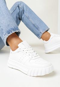 Born2be - Białe Sneakersy Uzani. Wysokość cholewki: przed kostkę. Kolor: biały. Materiał: jeans, materiał, skóra ekologiczna. Szerokość cholewki: normalna. Wzór: gładki. Obcas: na platformie