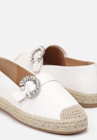 Renee - Białe Espadryle Auxamene. Nosek buta: okrągły. Kolor: biały. Wzór: aplikacja, kwiaty. Obcas: na płaskiej podeszwie #5