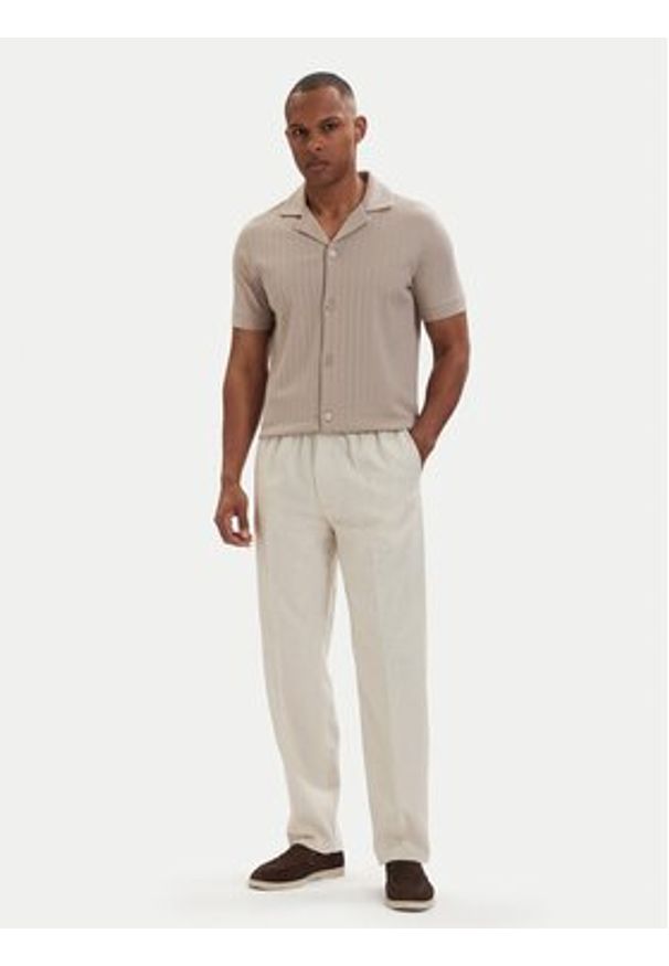 Calvin Klein Spodnie materiałowe LV04LF619G Beżowy jasny Straight Fit. Kolor: beżowy. Materiał: len, bawełna