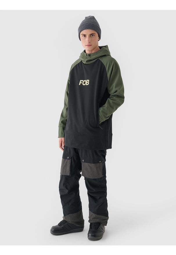 4f - 4F Długa bluza snowboardowa z softshellu membrana 5000 męska - czarna 3XL. Typ kołnierza: kaptur. Kolor: czarny. Materiał: tkanina, elastan, dzianina, materiał, syntetyk. Długość rękawa: raglanowy rękaw. Długość: długie. Sezon: zima. Styl: sportowy. Sport: snowboard