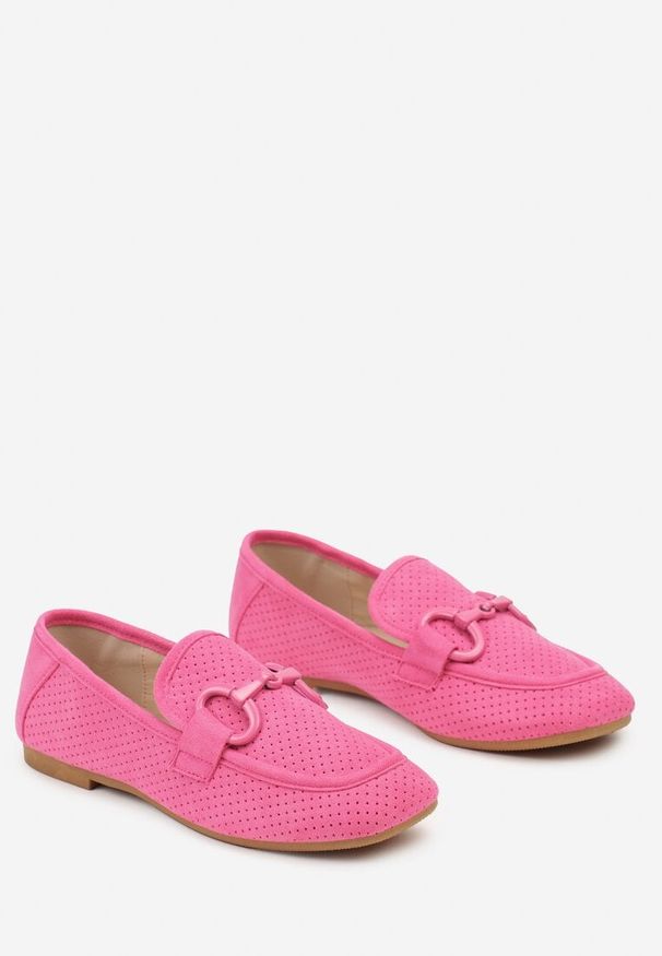 Born2be - Fuksjowe Mokasyny na Płaskiej Podeszwie z Ozdobną Klamerką Krisstal. Okazja: na co dzień, na spotkanie biznesowe, do pracy. Nosek buta: okrągły. Kolor: różowy. Materiał: jeans. Obcas: na płaskiej podeszwie. Styl: casual, biznesowy, klasyczny