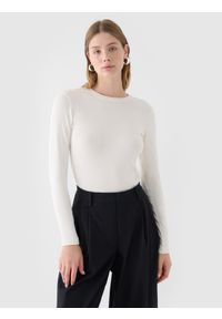 outhorn - Longsleeve slim z prążkowanej dzianiny damski Outhorn - biały. Kolor: biały. Materiał: dzianina, prążkowany. Długość rękawa: długi rękaw. Długość: długie. Wzór: prążki