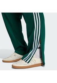 Adidas - adidas Spodnie dresowe Firebird KD8317 Zielony Loose Fit. Kolor: zielony. Materiał: syntetyk #3
