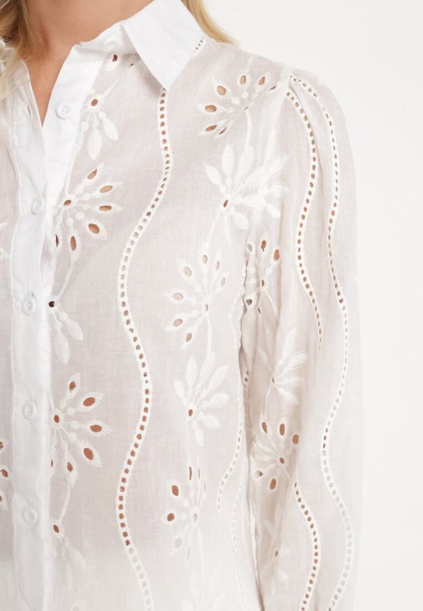 Born2be - Biała Klasyczna Koszula z Haftowanej Tkaniny Zapinana na Guziki i Regulowanym Rękawem Cavonella. Okazja: na co dzień, na spotkanie biznesowe. Kolor: biały. Materiał: tkanina. Wzór: haft. Styl: klasyczny