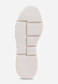 Born2be - Jasnobrązowe Sneakersy Vices na Grubej Podeszwie z Metaliczną Ozdobą Tatorelis. Okazja: na co dzień. Kolor: beżowy. Materiał: jeans. Wzór: aplikacja #2