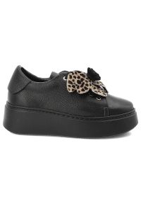Czarne Sneakersy Karino Modne Obuwie Damskie. Okazja: na co dzień. Kolor: czarny. Materiał: skóra. Wzór: motyw zwierzęcy, kwiaty. Obcas: na platformie. Styl: casual, elegancki #3