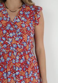 Born2be - Czerwona Rozkloszowana Sukienka z Wiskozy w Kwiaty Evalis. Kolor: czerwony. Materiał: wiskoza. Wzór: kwiaty. Sezon: lato #3