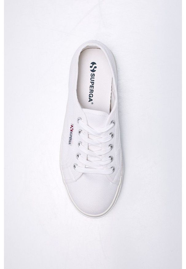 Superga - Tenisówki. Nosek buta: okrągły. Zapięcie: sznurówki. Kolor: biały. Materiał: guma. Obcas: na platformie