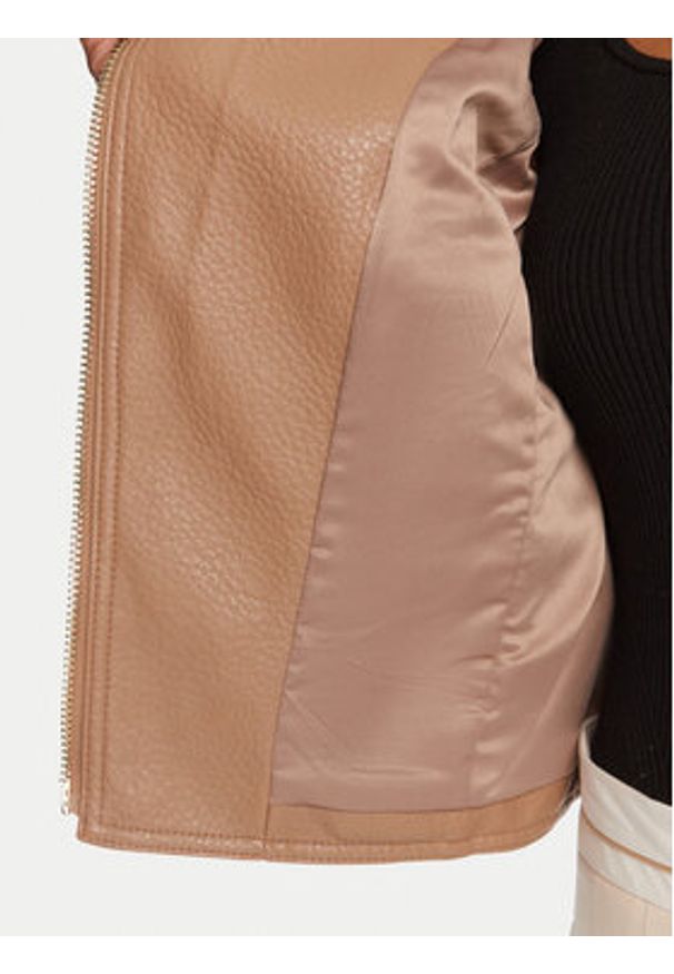 Guess Kurtka z imitacji skóry W5YL1 9WHDS0 Beżowy Regular Fit. Kolor: beżowy. Materiał: skóra