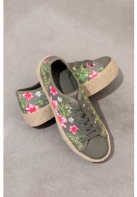 medicine - Medicine espadryle damskie kolor zielony na platformie. Nosek buta: okrągły. Zapięcie: sznurówki. Kolor: zielony. Materiał: materiał, guma. Obcas: na platformie #1