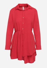 Born2be - Czerwona Asymetryczna Sukienka o Koszulowym Kroju z Gumką w Talii Elodina. Kolor: czerwony. Długość rękawa: długi rękaw. Typ sukienki: koszulowe, asymetryczne. Styl: elegancki, sportowy #6