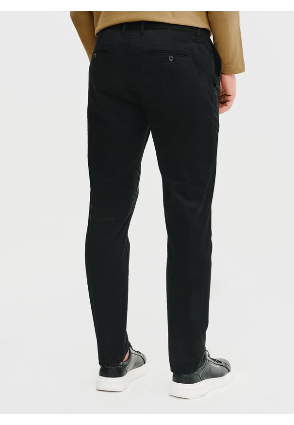 Pako Lorente - PAKO LORENTE – Czarne gładkie spodnie męskie. Kolor: czarny. Materiał: bawełna, elastan. Wzór: gładki. Styl: klasyczny