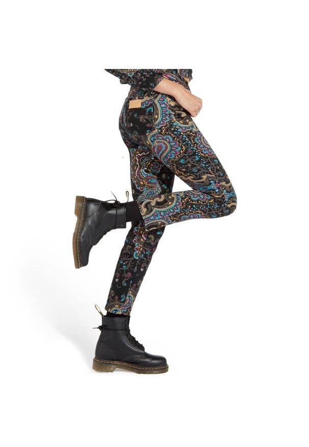 Wrangler - WRANGLER RETRO SLIM DAMSKIE SPODNIE JEANSOWE PAISLEY W239UV28N 112127903. Wzór: paisley. Styl: retro