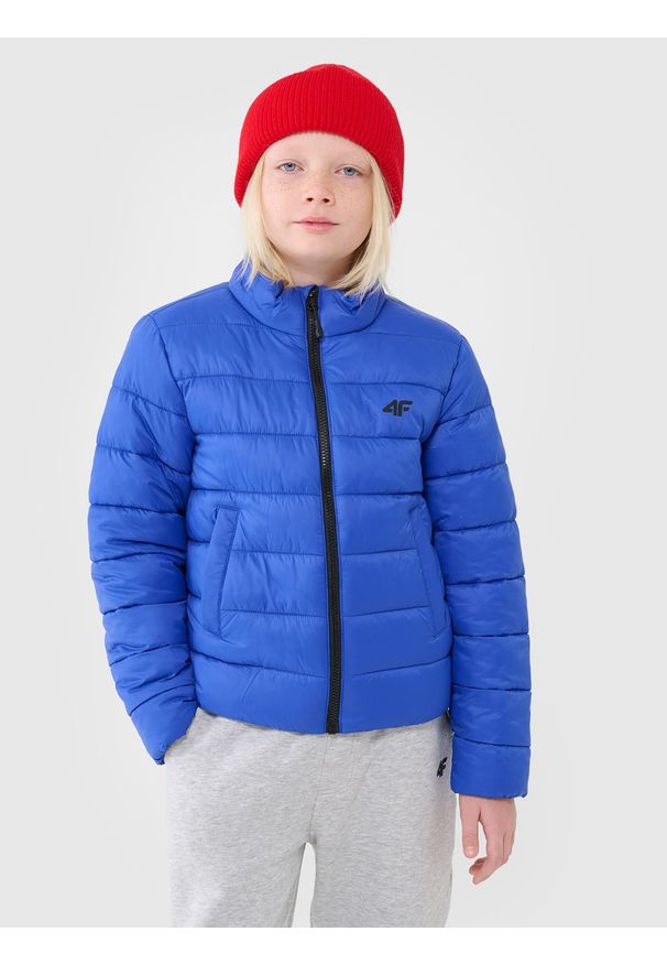 4f - 4F Kurtka puchowa z wypełnieniem syntetycznym chłopięca - niebieska 152 (11-12 lat). Okazja: na co dzień. Typ kołnierza: kołnierzyk stójkowy. Kolor: niebieski. Materiał: puch, syntetyk. Sezon: lato. Styl: casual, klasyczny, sportowy