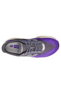 Buty unisex New Balance FuelCell Rebel v5 MFCX4KU – fioletowe. Kolor: fioletowy. Materiał: materiał, syntetyk, guma. Szerokość cholewki: normalna. Wzór: geometria. Sport: fitness, bieganie #4