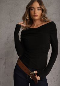 Renee - Czarna Marszczona Bluzka z Bawełną i Dekoltem w Łódkę Orinlia. Typ kołnierza: dekolt w łódkę. Kolor: czarny. Materiał: bawełna. Styl: elegancki #1