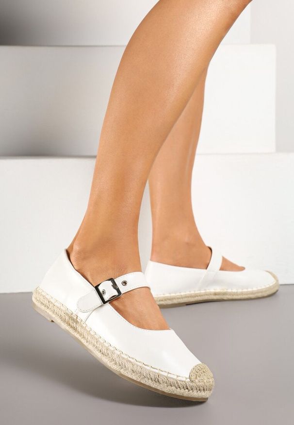 Born2be - Białe Espadryle Ozdobione Paskiem i Plecionką Noniara. Okazja: na co dzień. Zapięcie: pasek. Kolor: biały. Materiał: jeans. Wzór: aplikacja. Sezon: lato, wiosna. Obcas: na płaskiej podeszwie. Styl: elegancki, casual
