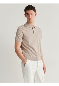 Reserved - Bawełniany sweter polo - beżowy. Typ kołnierza: polo. Kolor: beżowy. Materiał: bawełna #1