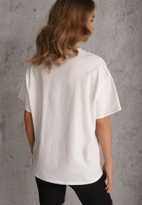 Renee - Biały T-shirt z Bawełny z Motywem Serca i Łańcuszkiem Carilnessa. Okazja: na co dzień. Kolekcja: plus size. Kolor: biały. Materiał: bawełna. Styl: casual, klasyczny #7