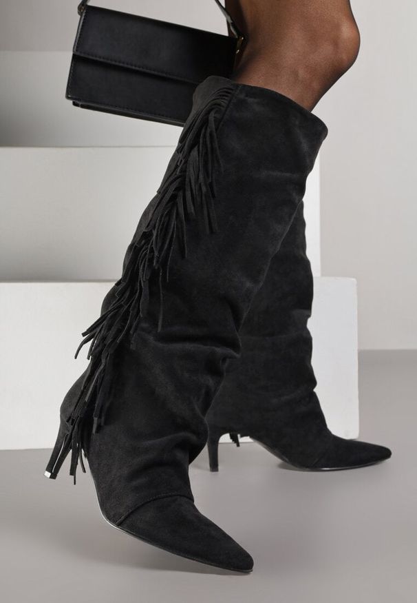 Renee - Czarne Kozaki na Szpilce w Stylu Boho Ozdobione Frędzlami Mevinavia. Okazja: na co dzień. Kolor: czarny. Materiał: jeans. Wzór: aplikacja. Sezon: lato. Obcas: na szpilce. Styl: boho