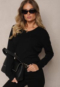 Renee - Czarny Casualowy Sweter z Wiskozą Bawełną i Trójkątnym Dekoltem Miaressa. Okazja: na co dzień. Typ kołnierza: dekolt w kształcie V. Kolekcja: plus size. Kolor: czarny. Materiał: bawełna, wiskoza. Styl: casual