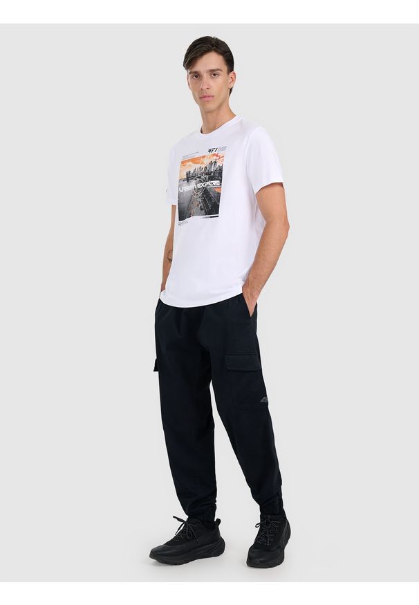 4f - 4F T-shirt regular z nadrukiem męski - biały XL. Kolor: biały. Materiał: bawełna, skóra. Wzór: nadruk