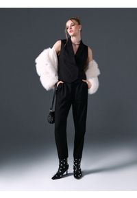 Sinsay - Spodnie chino - czarny. Kolor: czarny #1