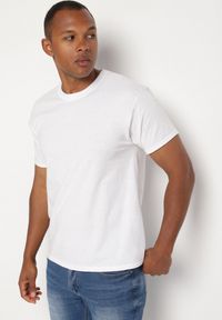 Born2be - Biała Bawełniana Koszulka T-shirt w Stylu Basic Malorisa. Okazja: na co dzień. Kolor: biały. Materiał: bawełna. Styl: klasyczny, casual, elegancki #7