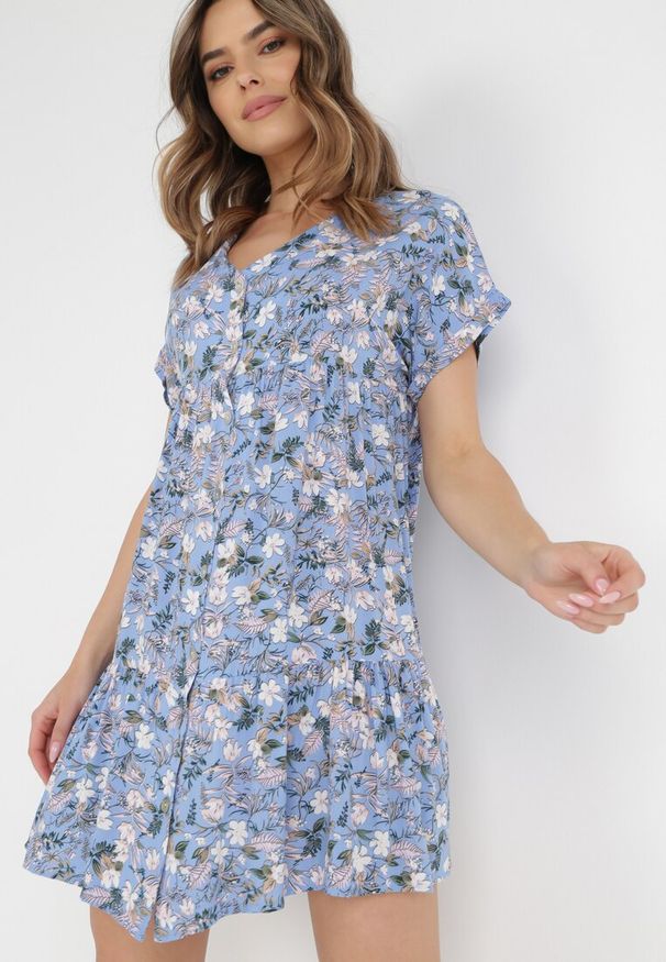 Born2be - Niebieska Sukienka Dianone. Kolor: niebieski. Długość rękawa: krótki rękaw. Wzór: nadruk, kolorowy, kwiaty. Sezon: lato. Długość: mini
