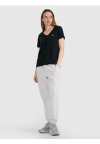 4f - 4F T-shirt oversize gładki damski - czarny XL. Okazja: na co dzień. Typ kołnierza: dekolt w serek. Kolor: czarny. Materiał: bawełna, jersey, dzianina, tkanina. Długość rękawa: krótki rękaw. Długość: krótkie. Wzór: gładki. Styl: sportowy, klasyczny, casual