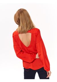 TOP SECRET - Bluzka z odkrytymi plecami o luźnym kroju. Kolor: czerwony. Materiał: tkanina. Długość rękawa: długi rękaw. Długość: długie. Wzór: gładki. Sezon: wiosna, lato. Styl: elegancki #2