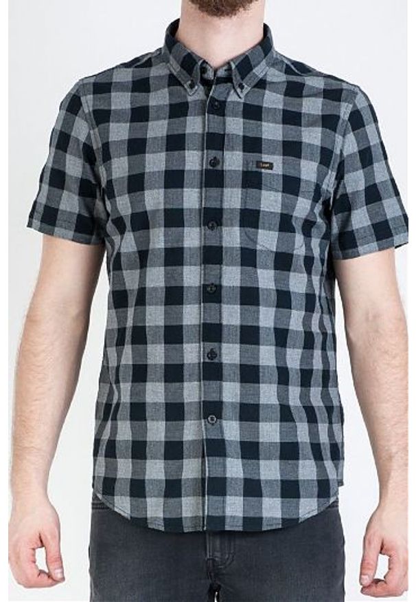 Lee - LEE BUTTON DOWN SS MĘSKA KOSZULA MATERIAŁOWA W KRATĘ BLACK L886GB01 112123631. Typ kołnierza: button down. Materiał: materiał