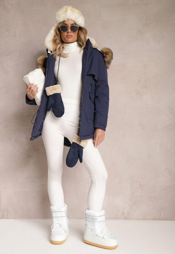 Renee - Granatowa Kurtka Parka z Odpinanym Kapturem i Futerkiem Veazee. Okazja: na co dzień. Kolor: niebieski. Materiał: futro. Sezon: zima. Styl: klasyczny, elegancki, casual