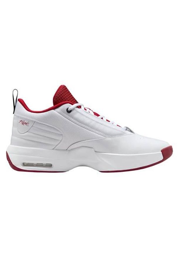 Buty do chodzenia męskie Nike Jordan Max Aura 6. Kolor: biały. Materiał: skóra. Szerokość cholewki: normalna. Sport: turystyka piesza